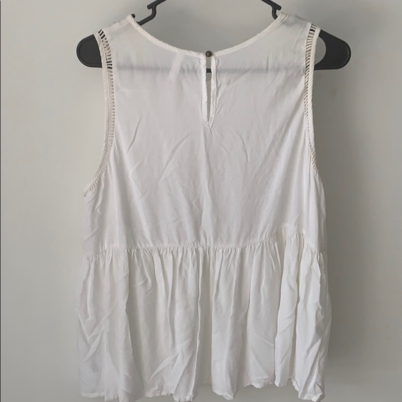 White blouse - Picture 2 of 3